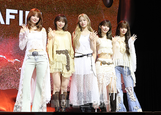 بلاك بينك توايس وليسيرافيم ... أكبر فرق الكيبوب الفتيات حاليا