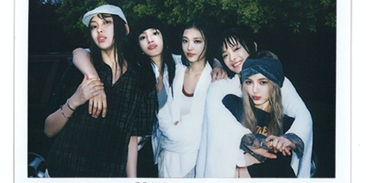 معجبو نيوجينز يتعرضون للسرقة من فريق بانيز:آراء الكوريين