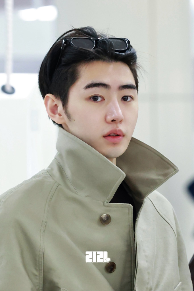 لماذا تغير مظهر سونغهون كثيرا؟ نقاش الكوريين