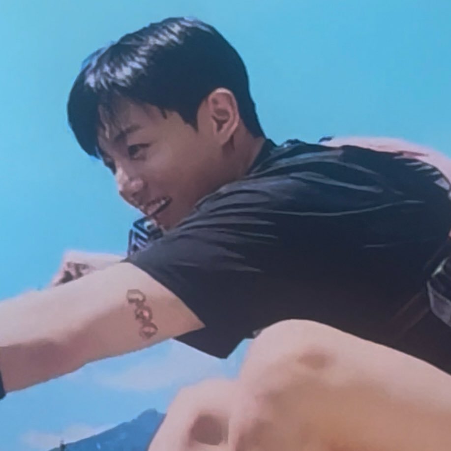 جونغكوك ووينتر يعلنان عن علاقتهما رسميا؟ دليل جديد يصدم المعجبين