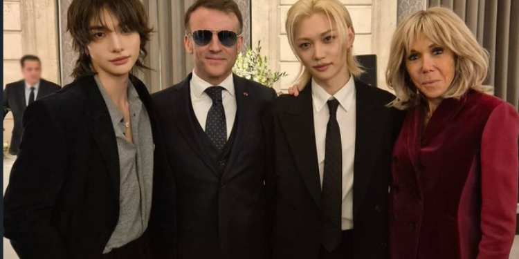 اتهام أعضاء ستراي كيدز بالنفاق بعد هذه الصورة مع الرئيس الفرنسي وزوجته